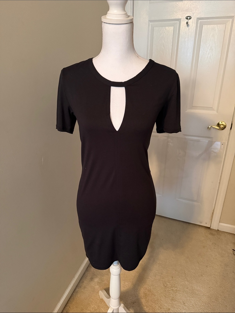 Black Short Sleeve Keyhole Mini Dress